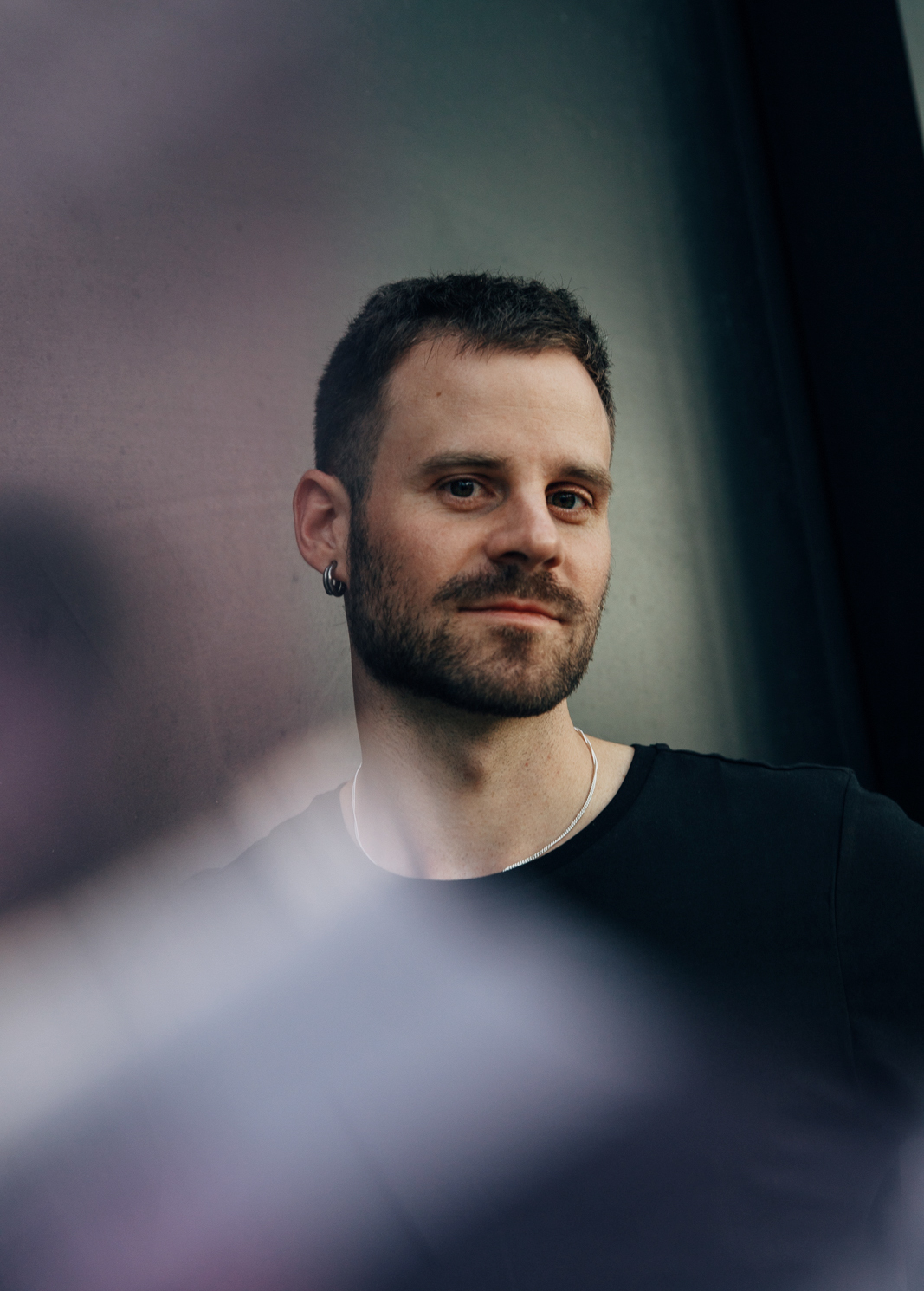 Singer_Michael_Lobesan_by_Amelie_Niederbuchner_Portrait_Reportage_Photographer_Munich 