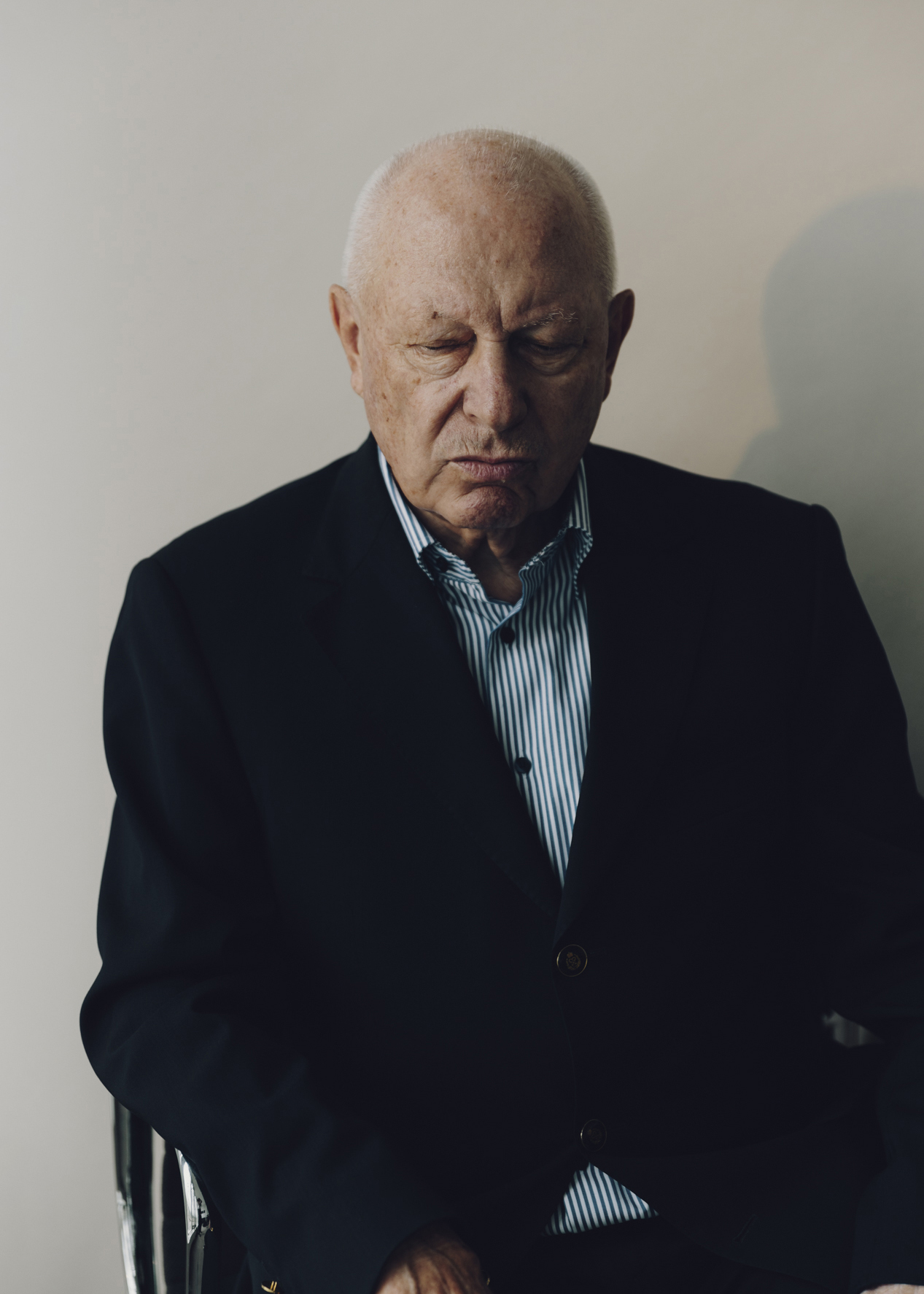 Portrait of Criminal Defence Lawyer Steffen Ufer photographed for ZEIT by Amelie Niederbuchner, Photographer Portrait Documentary from Munich