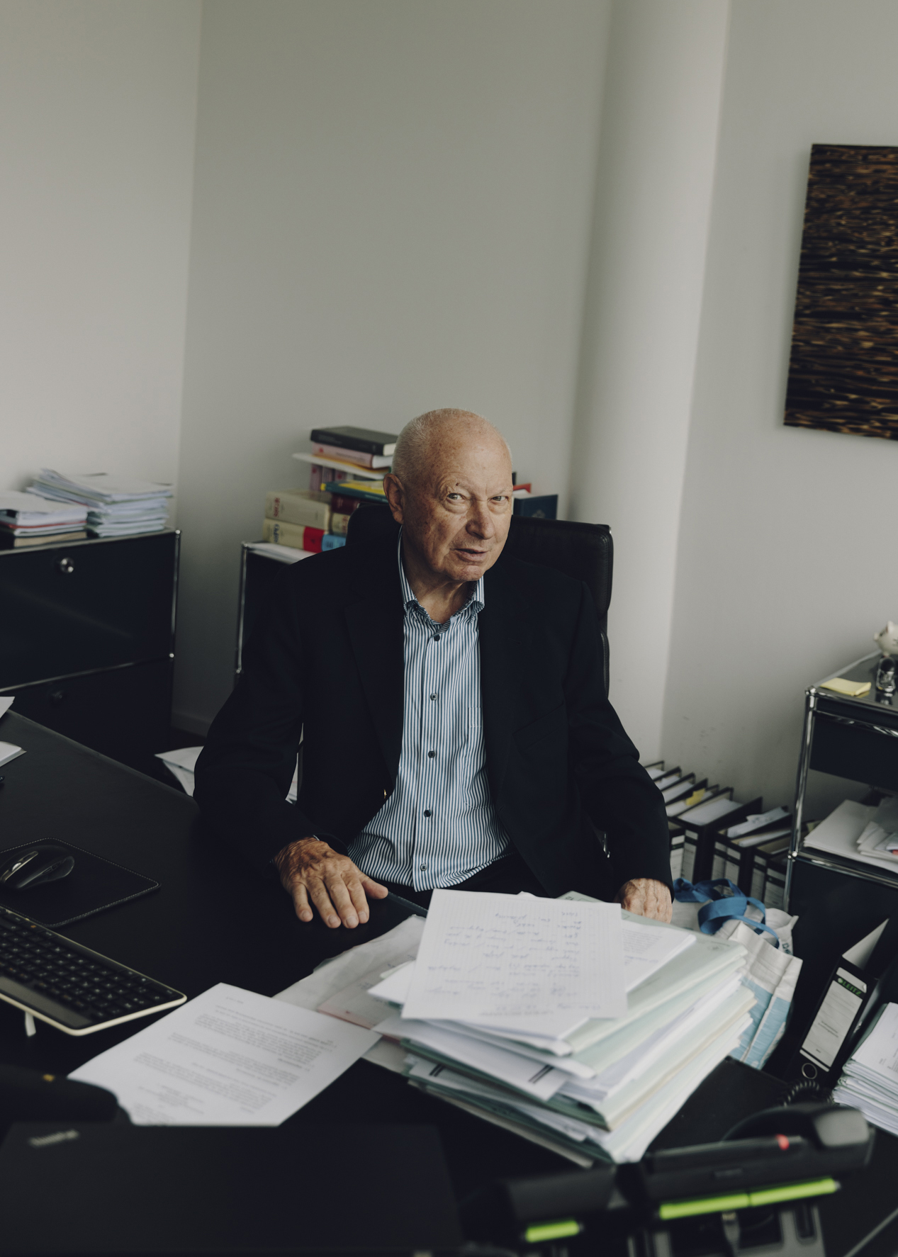 Portrait of Criminal Defence Lawyer Steffen Ufer photographed for ZEIT by Amelie Niederbuchner, Photographer Portrait Documentary from Munich