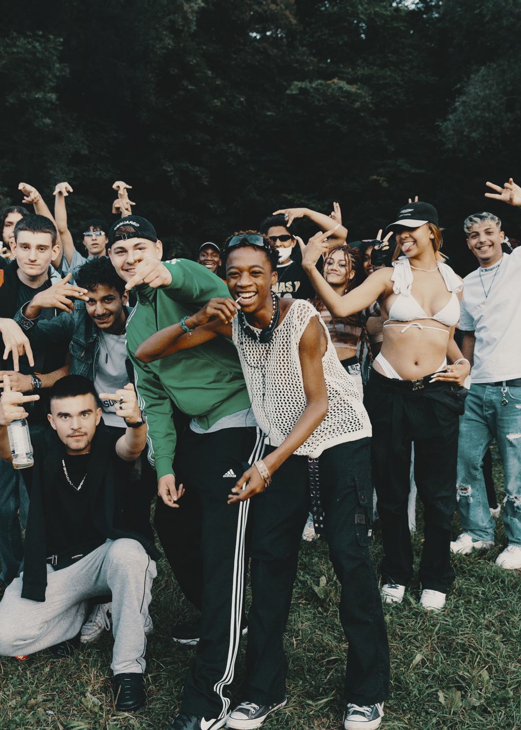 Teenagers-at-Isar-Photographed-for-die-ZEIT-by-Amelie-Niederbuchner-photographer-Munich 