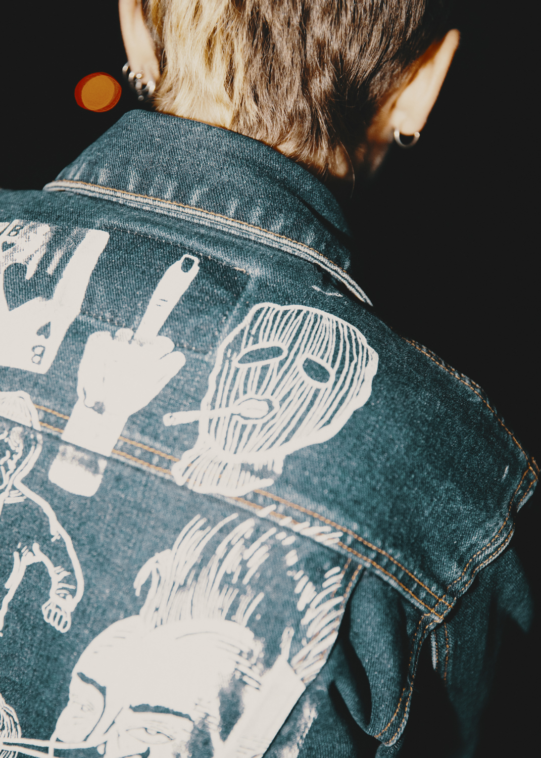 Teenagers-at-Isar-Photographed-for-die-ZEIT-by-Amelie-Niederbuchner-photographer-Munich-Fotograf-München-Portrait-Reportage 