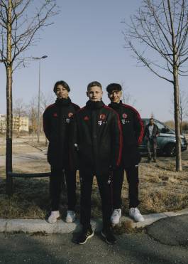 Little Home Aufbau der FC Bayern U14 Mannschaft fotografiert von Amelie Niederbuchner, Fotografin in München 