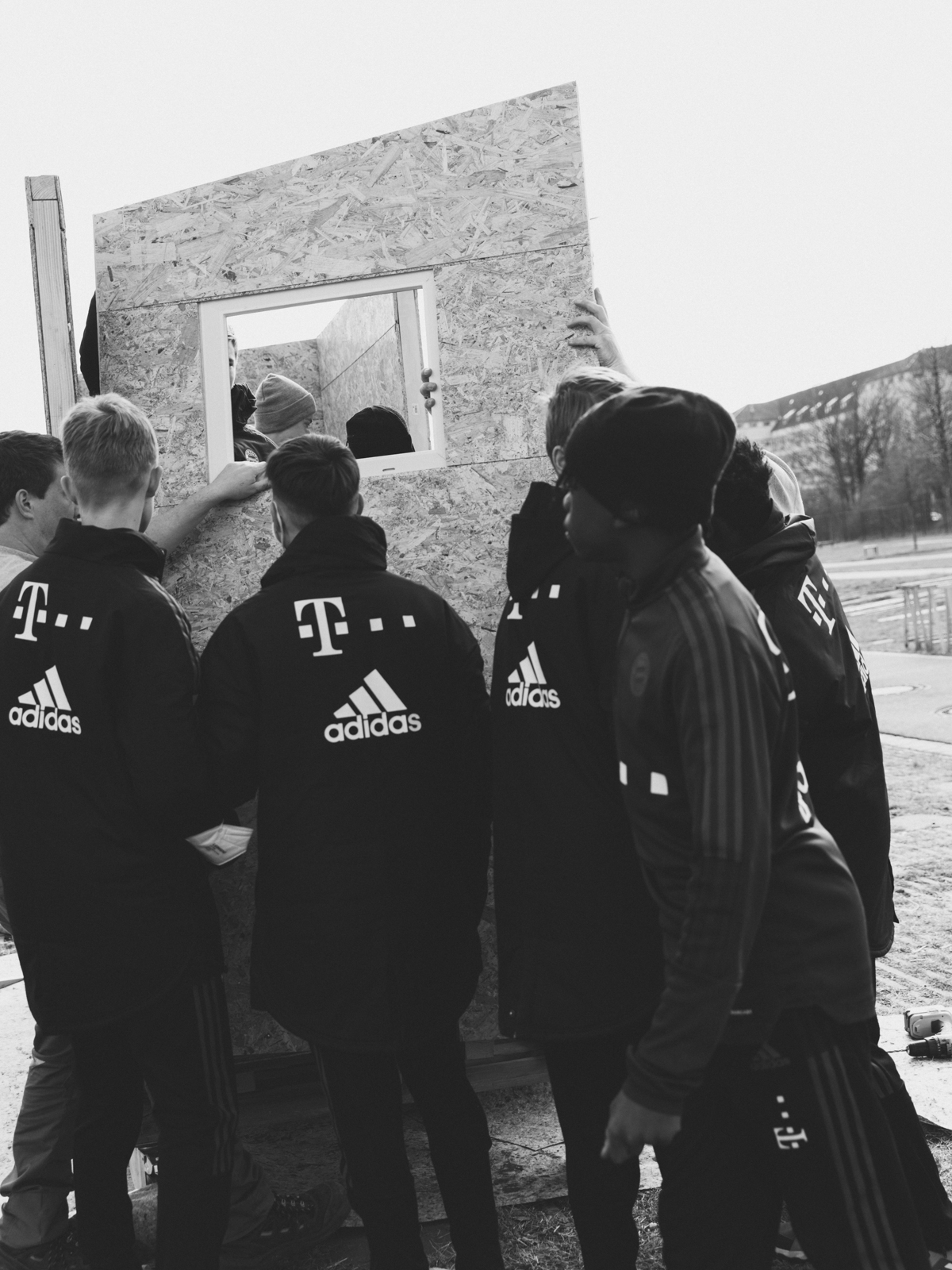 Little Home Aufbau der FC Bayern U14 Mannschaft fotografiert von Amelie Niederbuchner, Fotografin in München