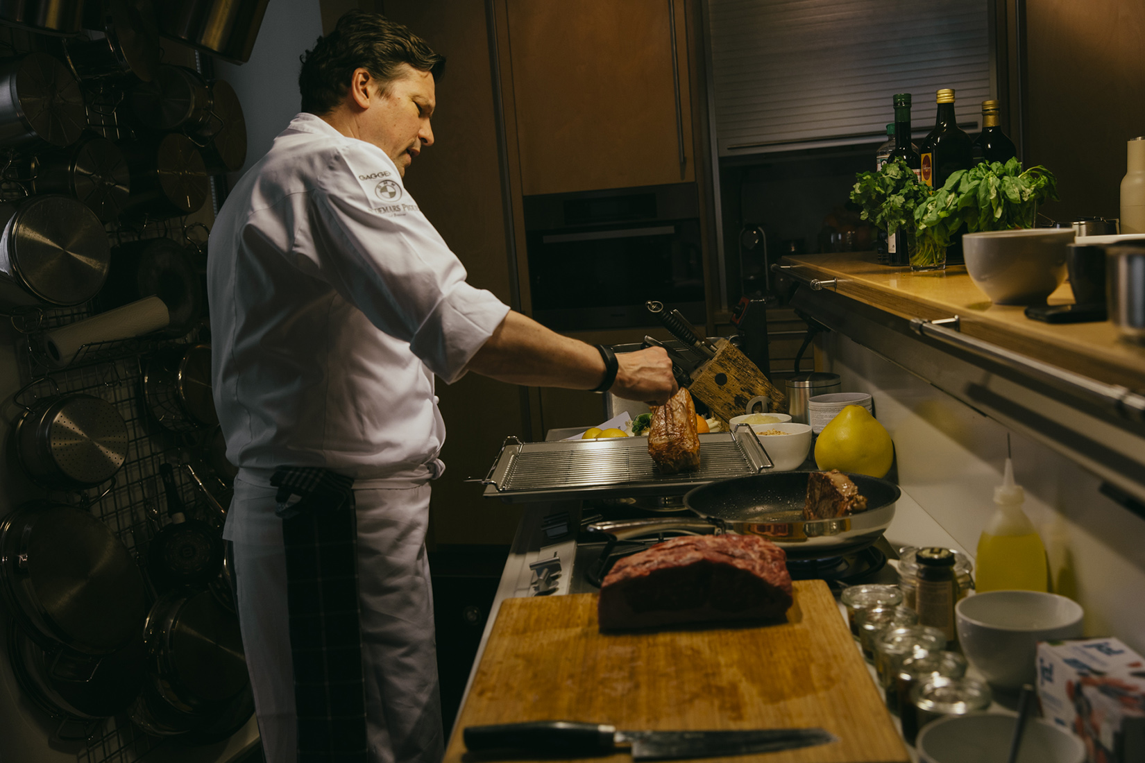 Christian Jürgens kocht mit Elisabeth Raether für Zeit Magazin Wochenmarkt 