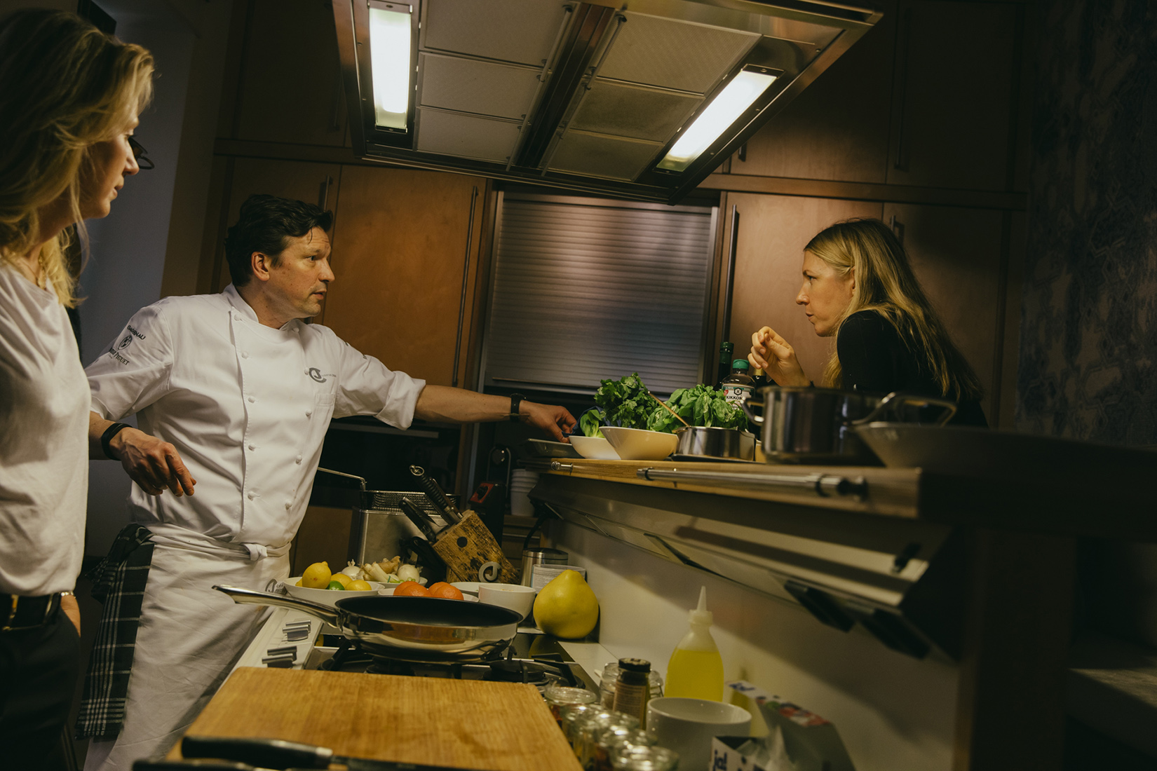 Christian Jürgens kocht mit Elisabeth Raether für Zeit Magazin Wochenmarkt 